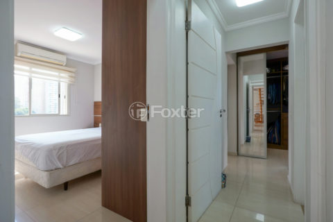Image 21 - 1030879