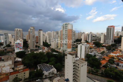 Image 18 - 1030898