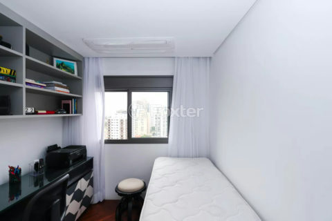 Image 32 - 1030902