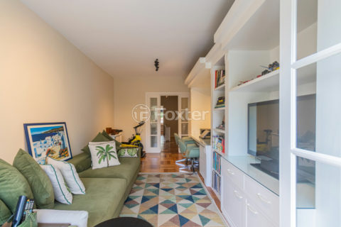 Image 32 - 1030933
