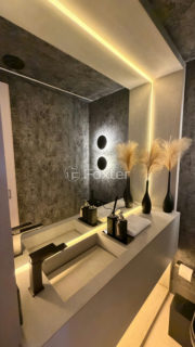 Image 17 - 1030942