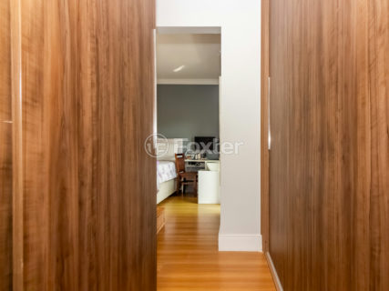 Image 32 - 1031037