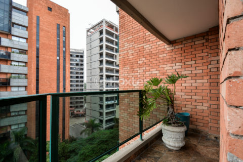 Image 8 - 1031046
