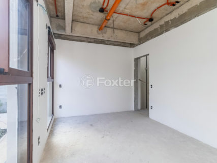 Image 34 - 1031057