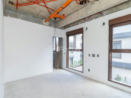 Image 33 - 1031057