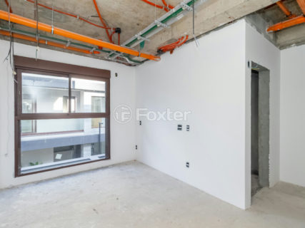 Image 37 - 1031057