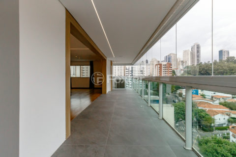 Image 8 - 1031074