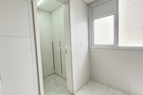 Image 42 - 1031132