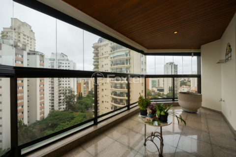 Image 12 - 1031195