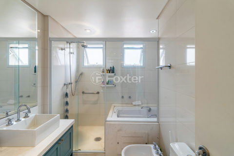 Image 32 - 1031197