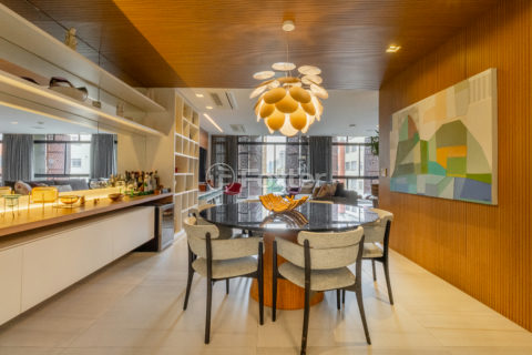Image 10 - 1031228