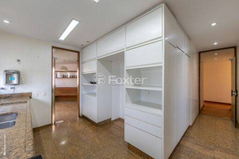Image 31 - 1031302