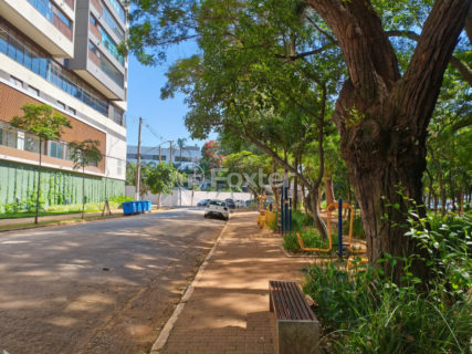 Image 8 - 1031361