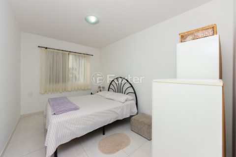 Image 12 - 1031395