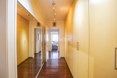 Image 21 - 1031417