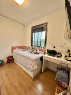 Image 10 - 1031441