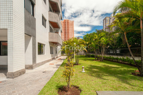 Image 8 - 1031575