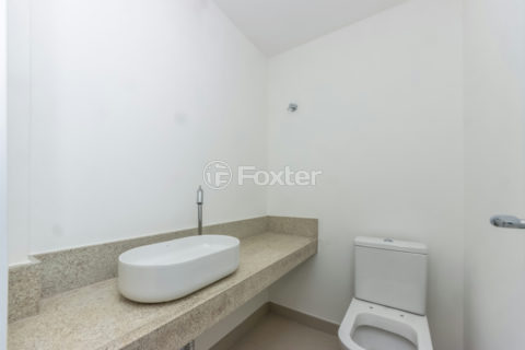 Image 32 - 1031579