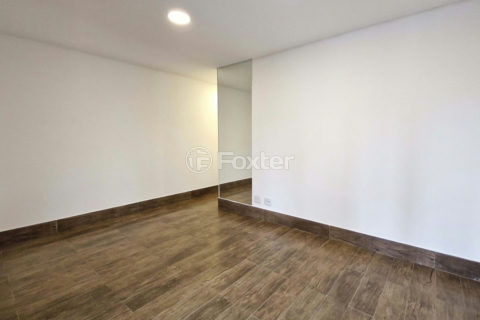 Image 21 - 1031582