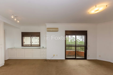 Image 8 - 1031592