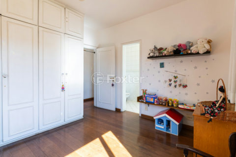 Image 33 - 1031596