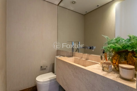 Image 16 - 1031749