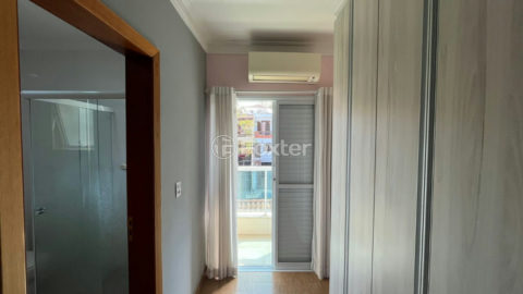 Image 33 - 1031758