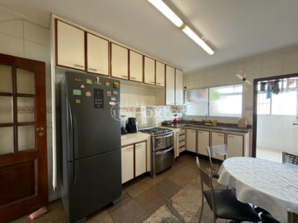 Image 7 - 1031777