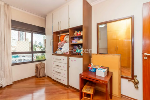 Image 32 - 1031823