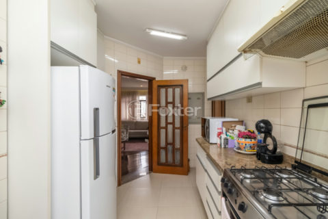 Image 10 - 1031884