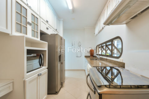 Image 21 - 1031930