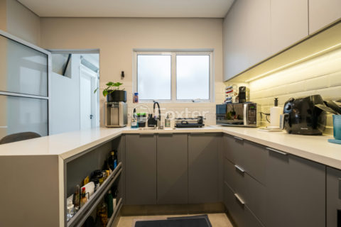 Image 18 - 1031948