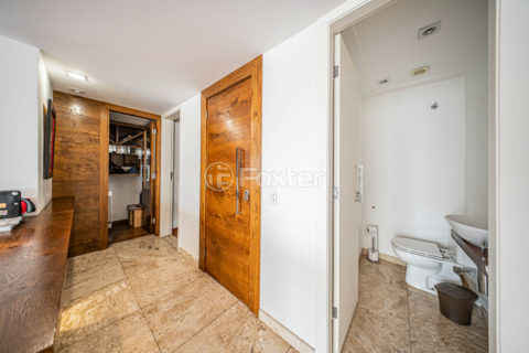 Image 19 - 1031950