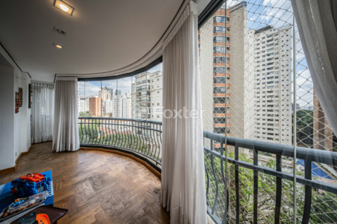 Image 8 - 1031950