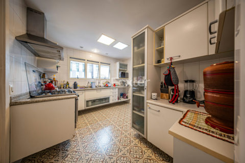 Image 31 - 1031950