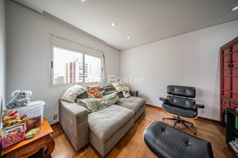 Image 21 - 1031950