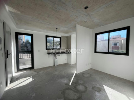 Image 32 - 1031957