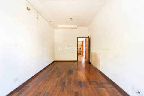 Image 32 - 1031978