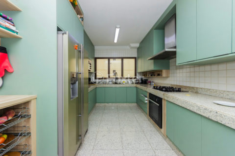 Image 15 - 1031987