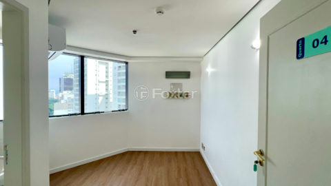 Image 32 - 1031999
