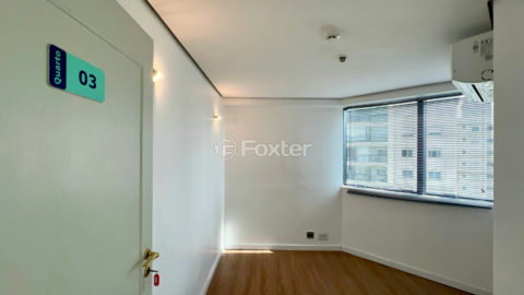 Image 30 - 1031999