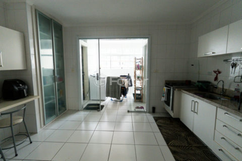 Image 12 - 1032054
