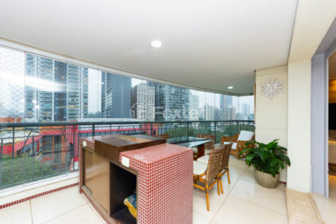Image 13 - 1032077