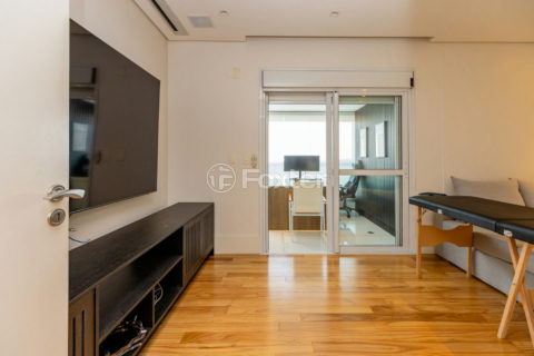 Image 38 - 1032082