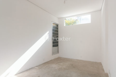 Image 40 - 1032111