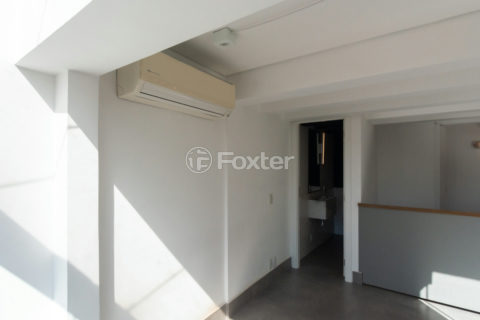 Image 44 - 1032128