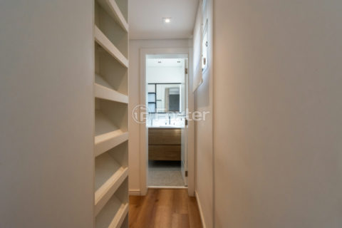 Image 21 - 1032128