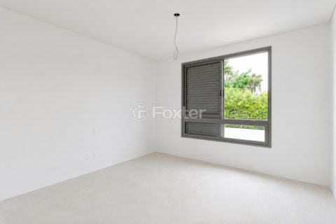 Image 21 - 1032136