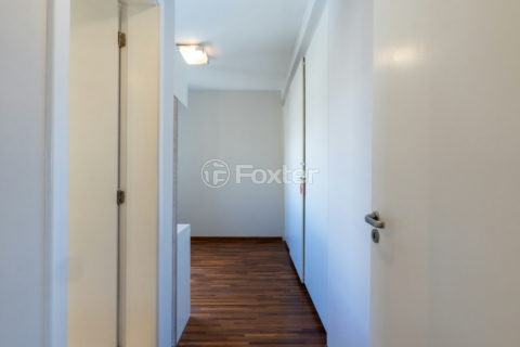 Image 30 - 1032298