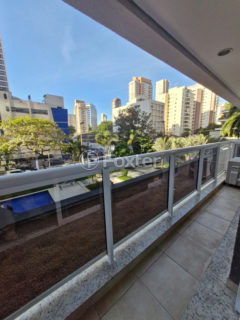 Image 10 - 1032425